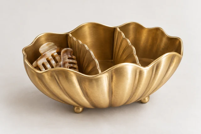 Shell Hair-accessory Caddy — design view
