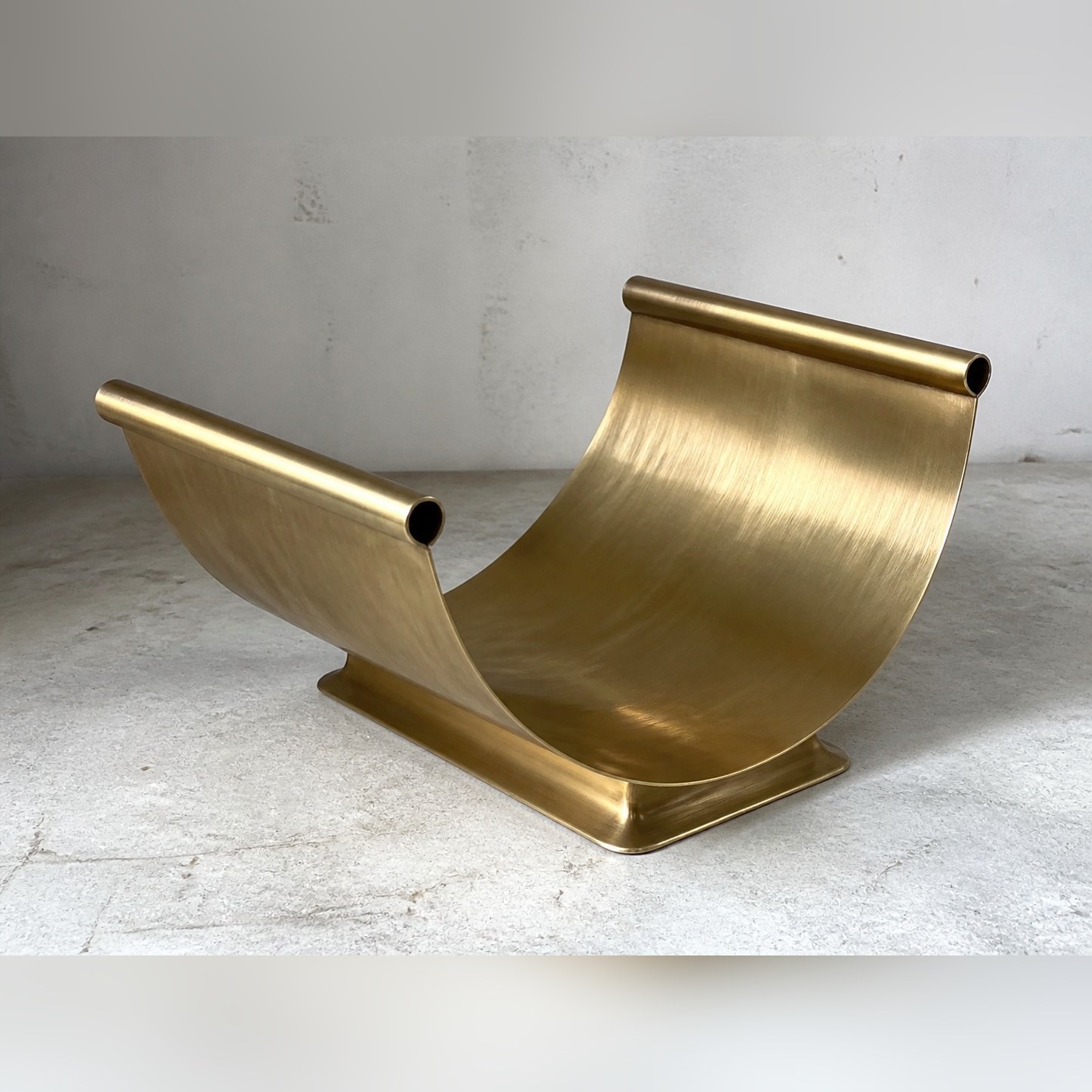 Paila Magazine Cradle — Brass · Matt brushed, XANVOR, Moradabad