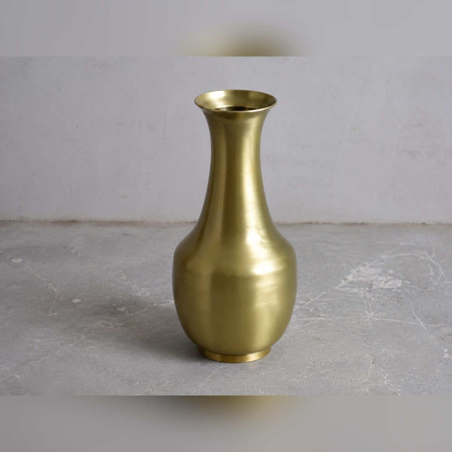 Kumbh Neck Vase