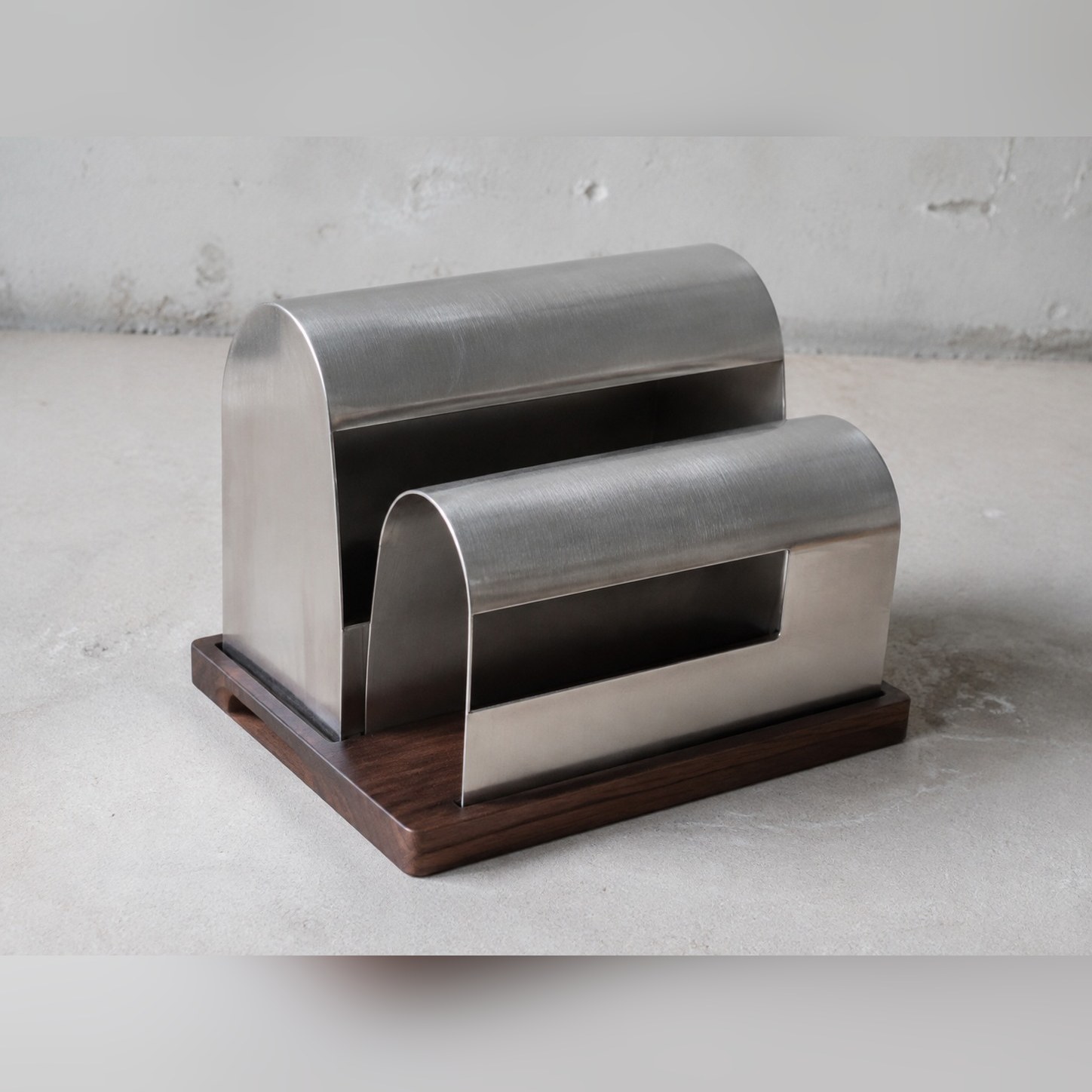 Unequal Arch Desk Caddy — Stainless steel 304 · Dark-stained wood base · Mechanically matt, XANVOR, Moradabad