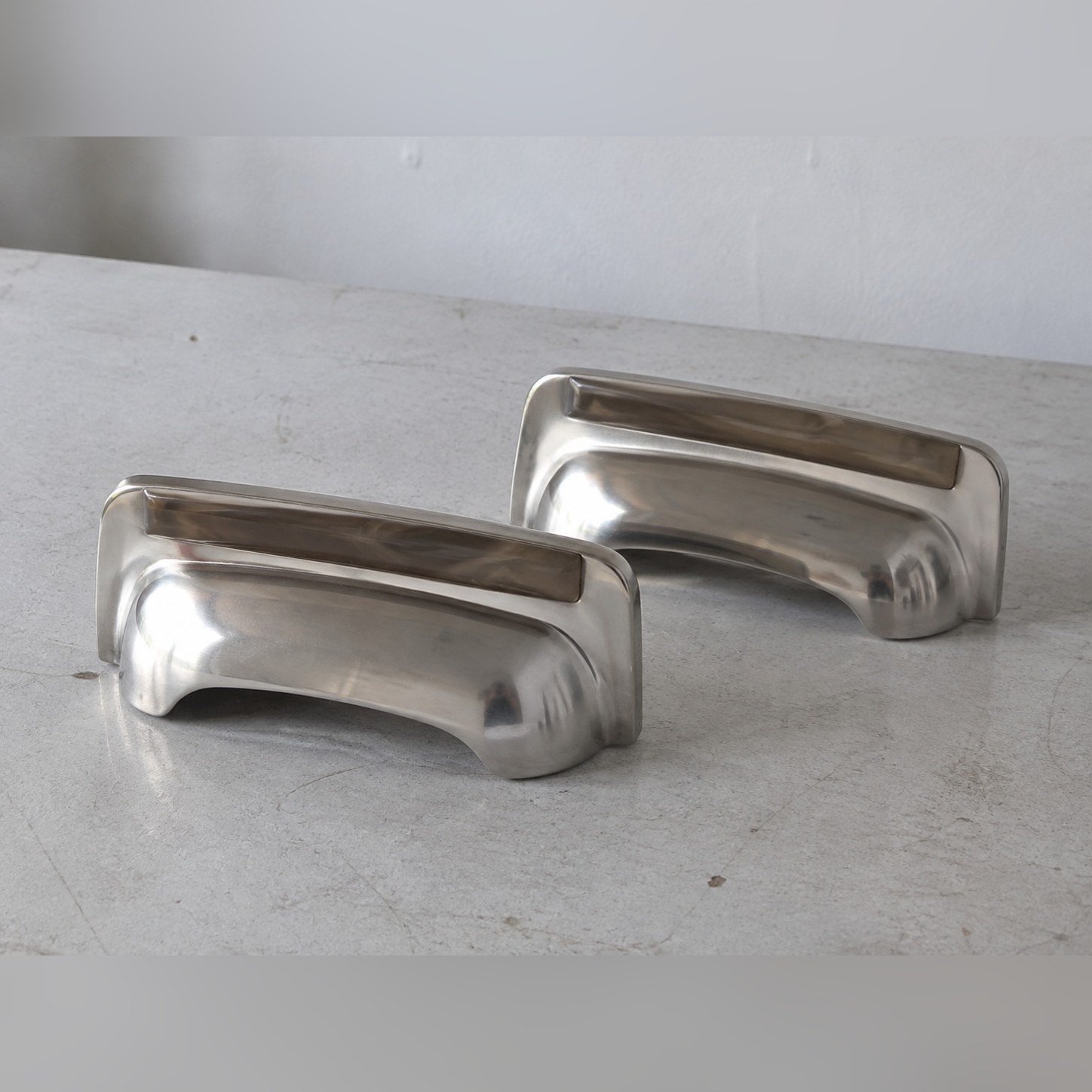 Resin Crest Cup Pulls — Pair — Stainless steel 304 · Translucent amber-grey resin crest inserts · Mechanically polished, XANVOR, Moradabad