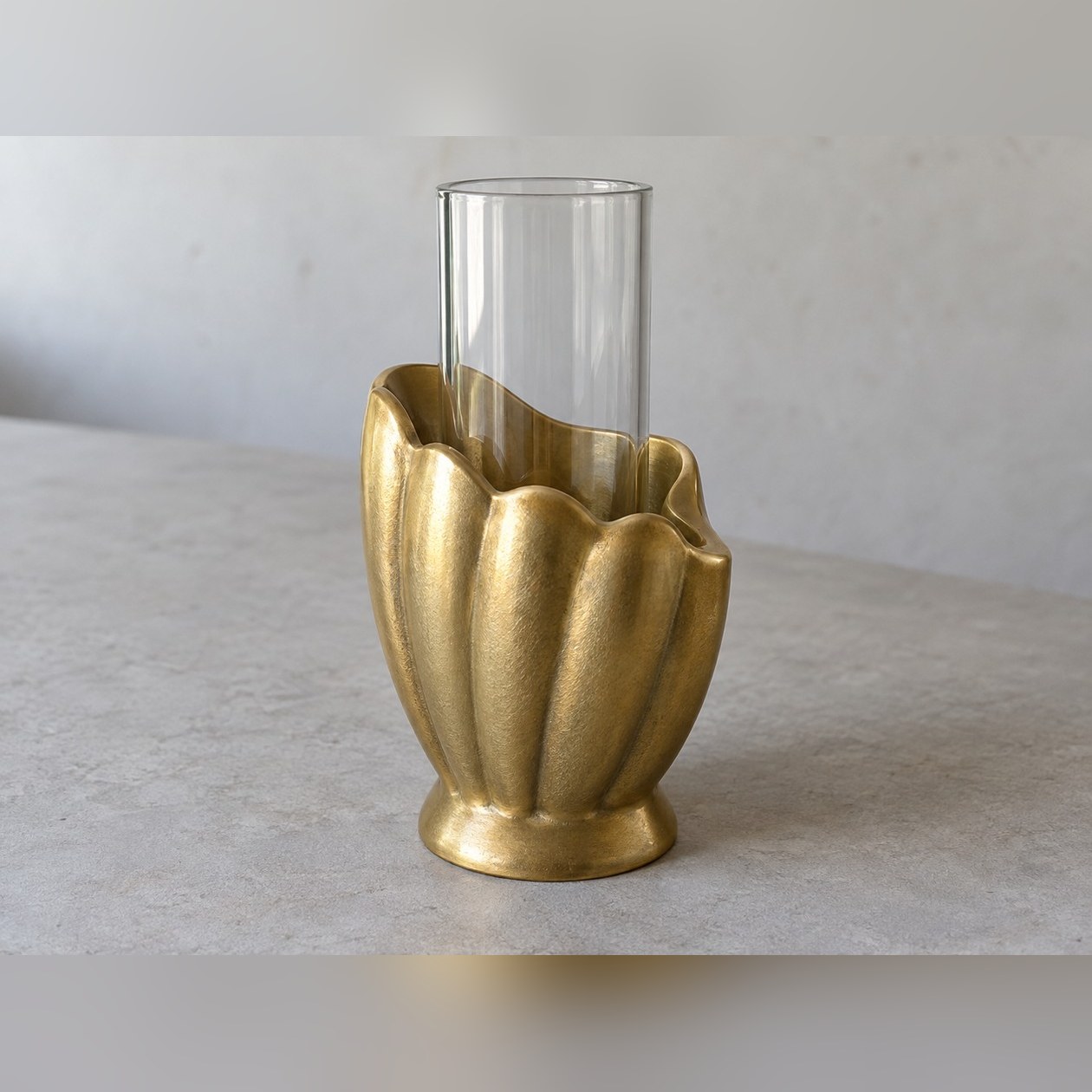 Shell Lip Bud Vessel